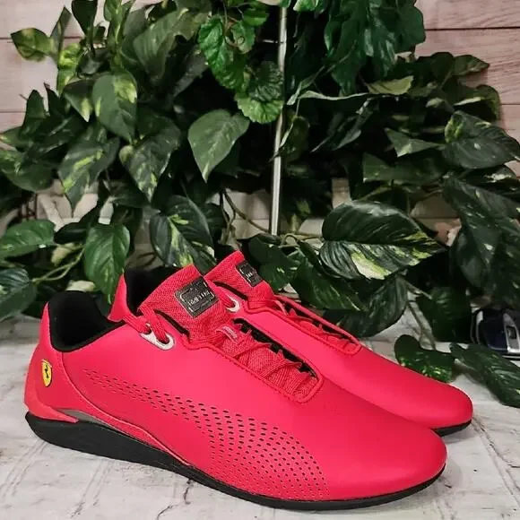Puma NWOB Ferrari Drift Cat Red and Black Sneakers with Sleek Design 10.5M